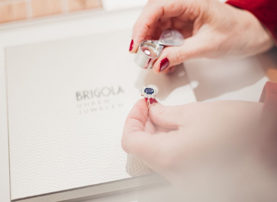 Trau- & Verlobungsringe in einer Schmuckbox